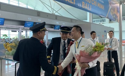 Vietnam Airlines takes off for Bali, Indonesia 