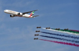 Emirates closes Dubai Airshow with air display