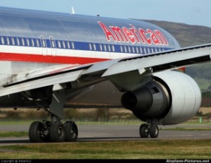 American Airlines slips further into red