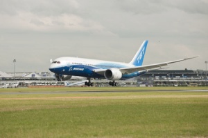 US safety officials arrive in Japan to examine Dreamliner