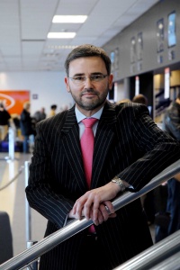 Cardiff Airport chief executive to step down