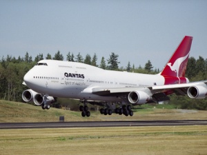 Qantas woos international passengers with improved economy catering