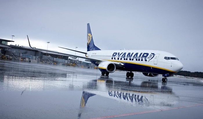 Ryanair blames passenger luggage for delays
