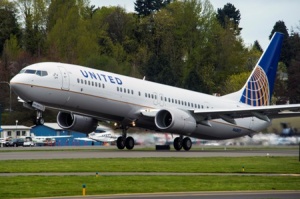 United Airlines reports net income of $965 million for third quarter