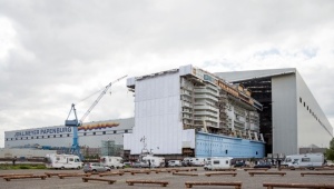 Anthem of the Seas mega block transferred out of building hall