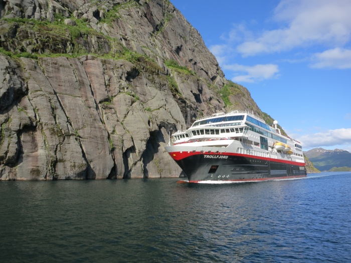 Hurtigruten suspends operations from pole to pole