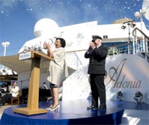 Dame Shirley Bassey names Britain’s latest cruise ship