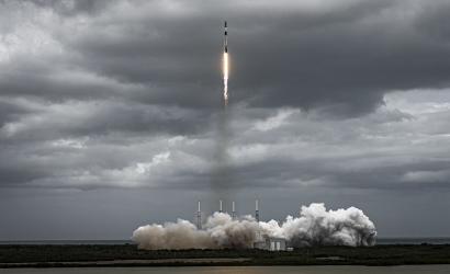 SpaceX seals first in-flight wifi deal