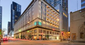 New Chicago hotel opens its doors