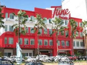 Tune Hotels reveals £200m UK investment plans