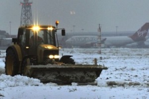 Heathrow to invest £50 million following snow disruption