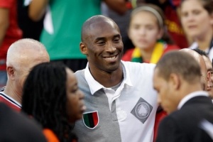 Kobe Bryant works the room for Turkish Airlines