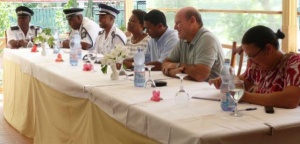 Hoteliers from  island of La Digue meet with government officials