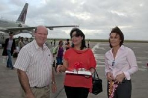 Seychelles hails arrival of its 100,000th visitor for 2012