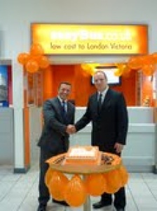 easyBus launches new express service from London Luton Airport