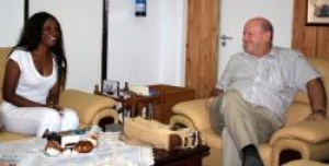 Seychelles and Gabon discuss cooperation in tourism