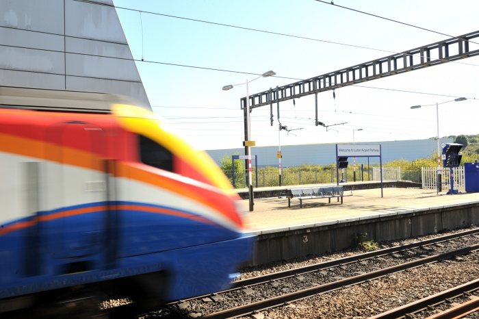 UK government seeks high-speed Wi-Fi roll out across rail network