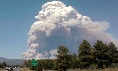 Crews try to keep wildfire from Flagstaff