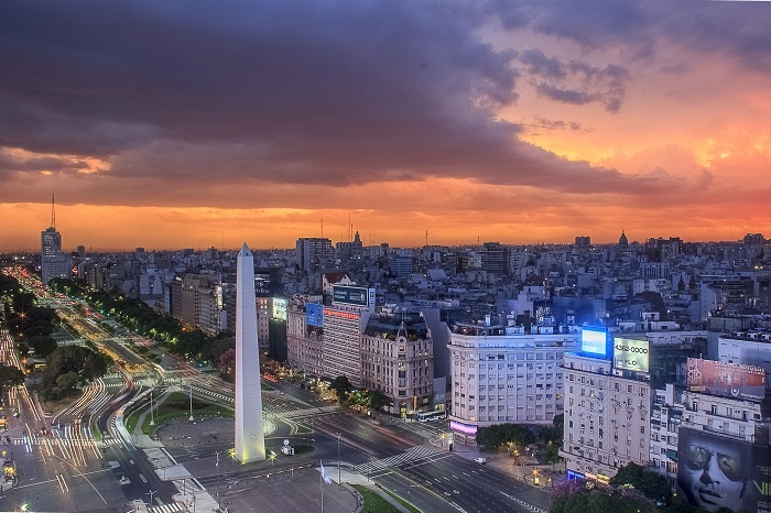 Falling value of peso drives tourism to Buenos Aires