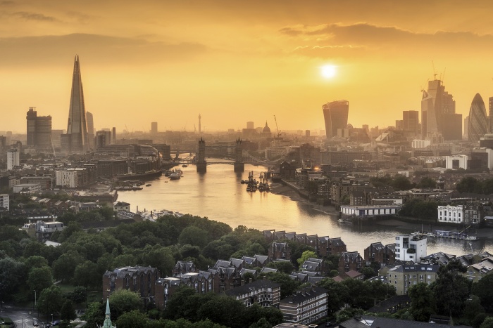 London hotels pull away from regional competitors