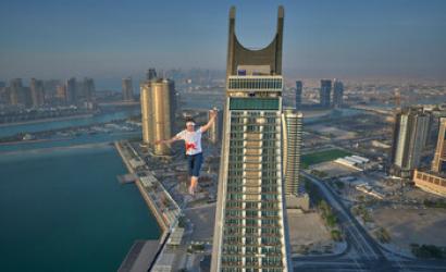Record Set in Qatar for World's Longest LED slackline Walk