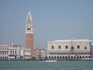 Tourist dies in Venice gondola crash