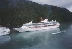 Alaska woos cruise operators with tax cut