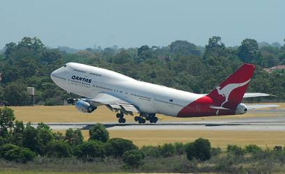 Qantas jumbo in engine shutdown