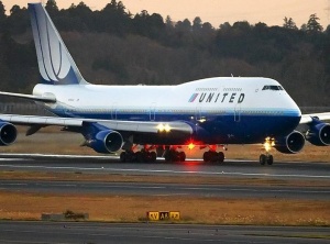 United Airlines seals deal with mechanics