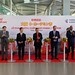 Managing Director Luu Duc Khanh (Center) and Vice President Nguyen Thanh Son (1st from Left) inaugurated the new route connecting Ho Chi Minh City and Osaka