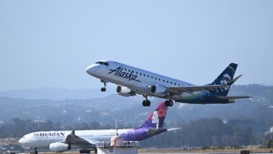 Alaska Airlines and Hawaiian Airlines to Combine