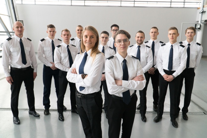 airBaltic welcomes new recruits to pilot academy