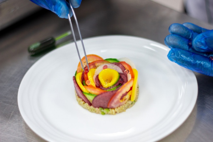 Inside Emirates Flight Catering’s mission to serve 300,000 meals at the Dubai Airshow