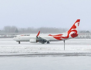 World’s first 737-800NG combi goes into service for Air Inuit | News ...