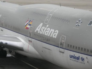 Asiana Airlines aircraft crashes at San Francisco airport