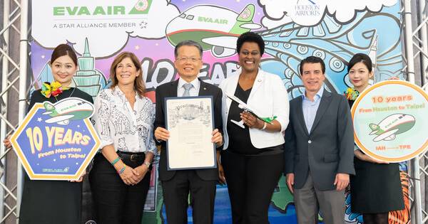 EVA Air Celebrates 10 Years of Flying the Houston-Taipei Route