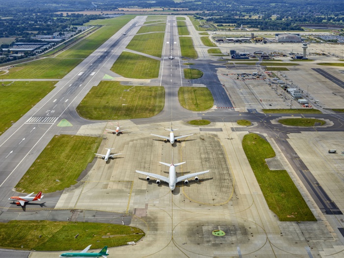 Gatwick seeks to become two runway airport
