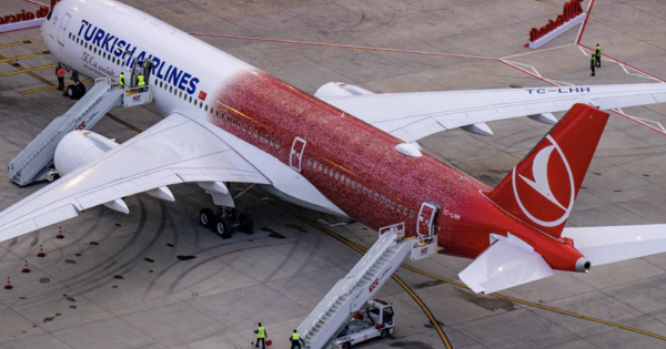 Turkish Airlines Unveils Its 500th Aircraft Featuring a Special Livery of 100,000 Employees