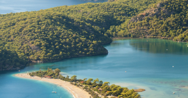 easyJet set to fly into busiest half-term on record