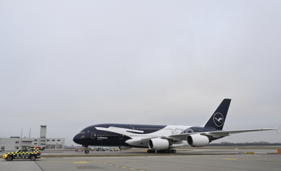 Lufthansa A380 now with XXL crane