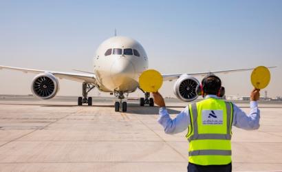 ETIHAD WELCOMES LATEST ADDITION TO FLEET AS NEW BOEING 787-10 DREAMLINER TOUCHES DOWN