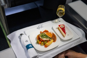 Aer Lingus soars into Santa season with a new selection of festive food and films