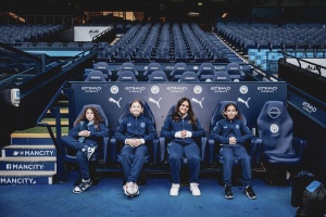 Manchester City players and Etihad Airways make dreams come true for young female players