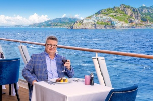 HOW TRAVELERS CAN ‘EXPERIENCE MORE AT SEA™’ WITH NORWEGIAN CRUISE LINE IN ITS NEW AD CAMPAIGN