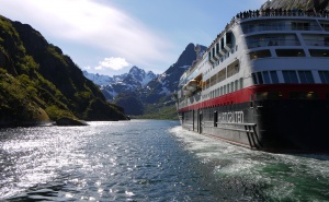 Hurtigruten cancels Maud sailings from UK