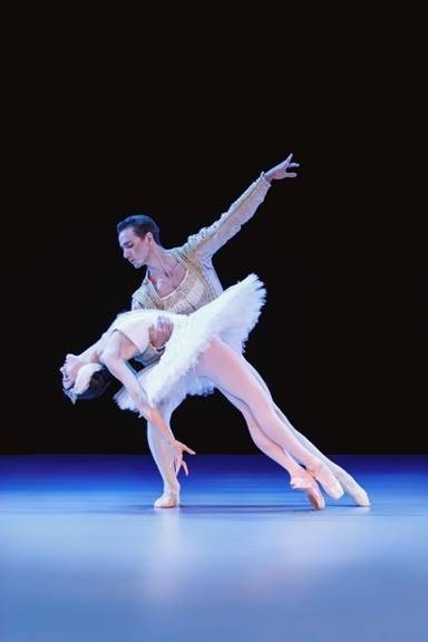 Cunard unveils 2027 programme of world-class entertainment