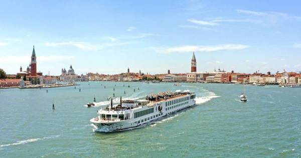 Uniworld offers complimentary land stays with selected 2027 European cruises booked by 31 August 26