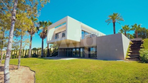 What are the current real estate trends for buying a house in Spain?