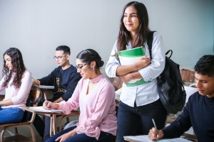 10 smart strategies for college students to manage financial stress and save money