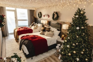 Lowe’s and Wyndham Bring the Warmth of Being Home for the Holidays to Stranded Travelers